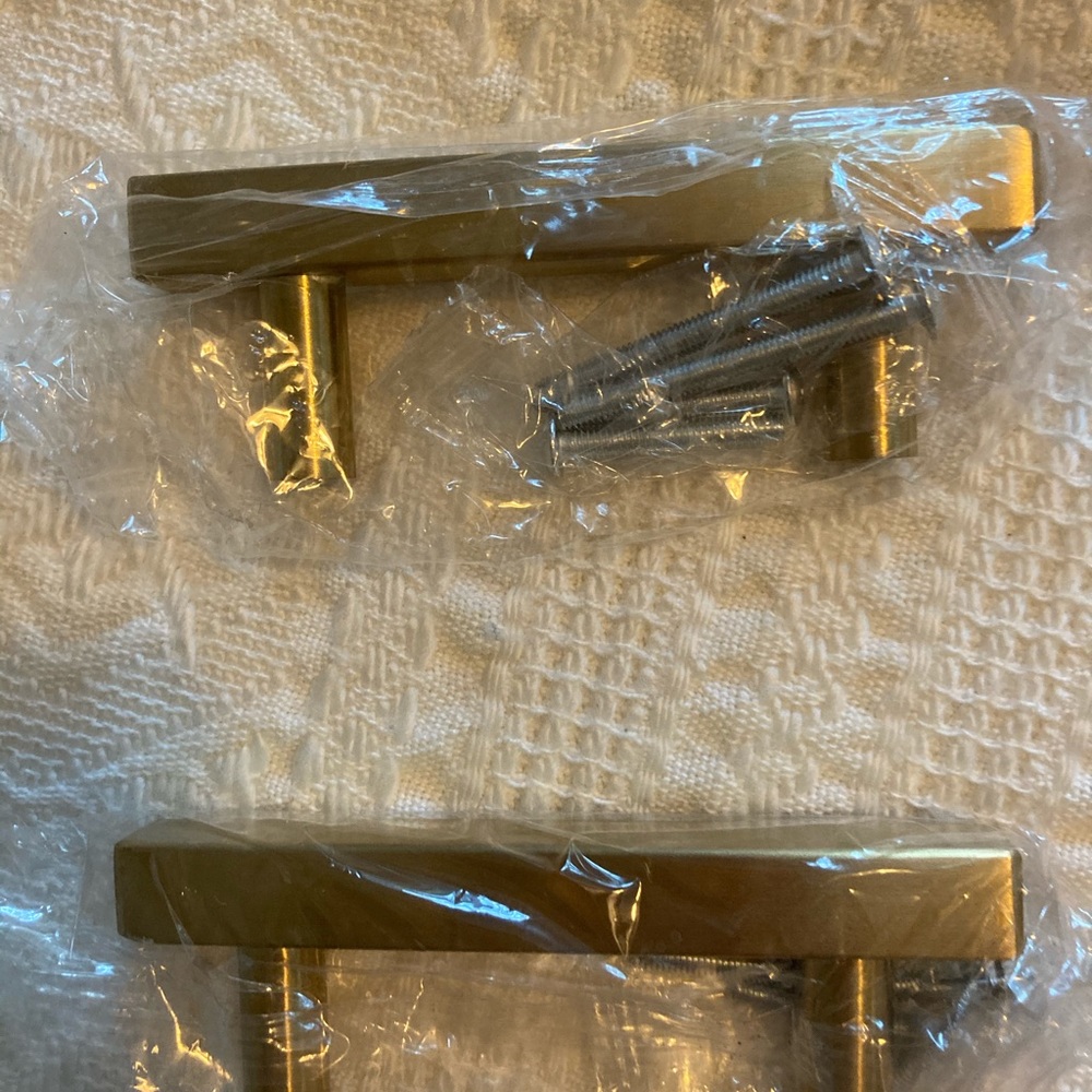 Drawer pulls / Handles - Picture 2 of 2